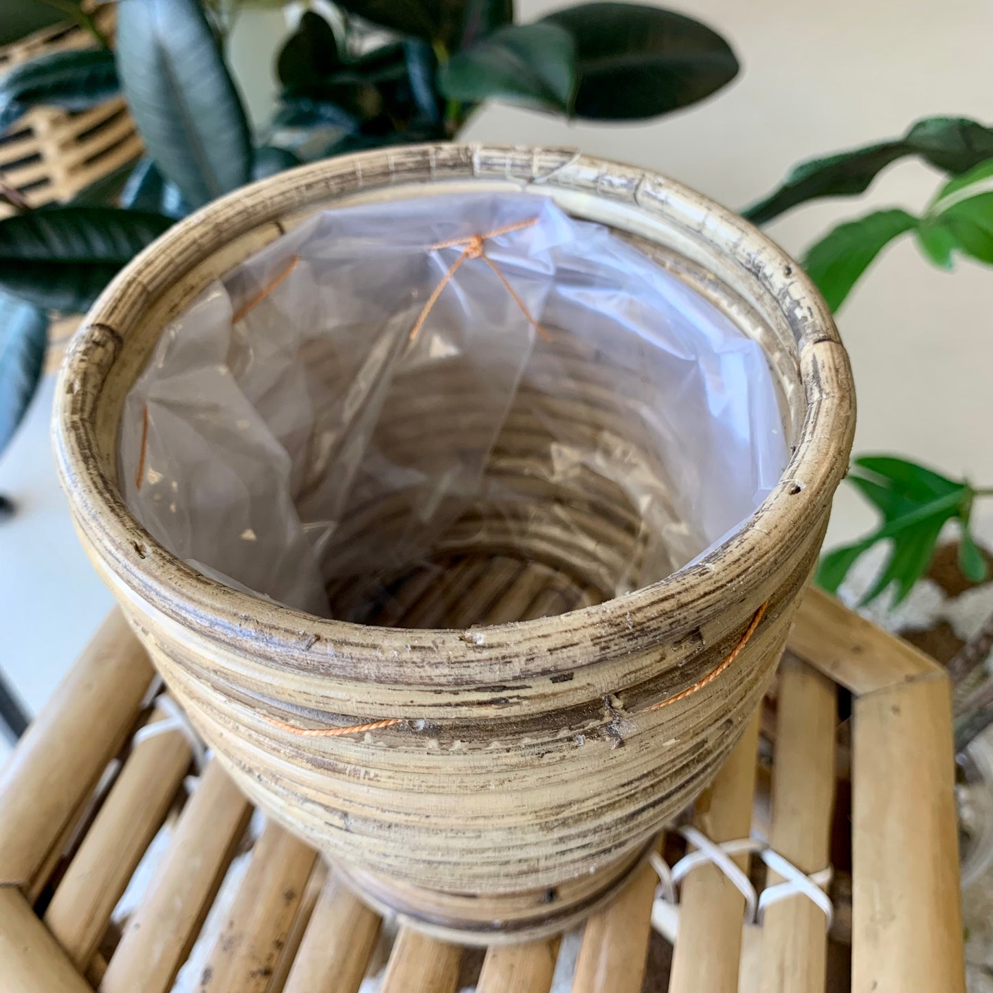 Footed Aroon Pot
