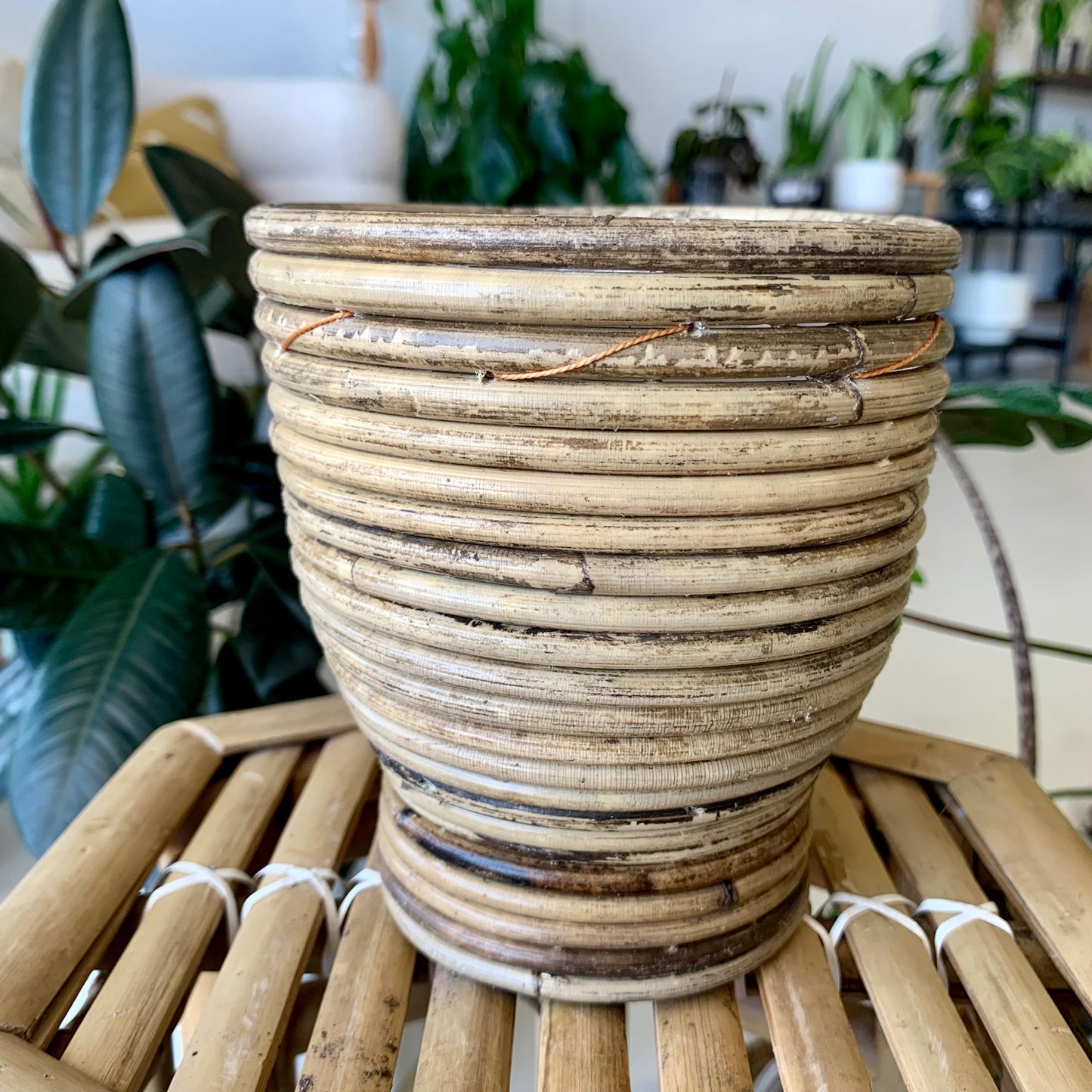 Footed Aroon Pot